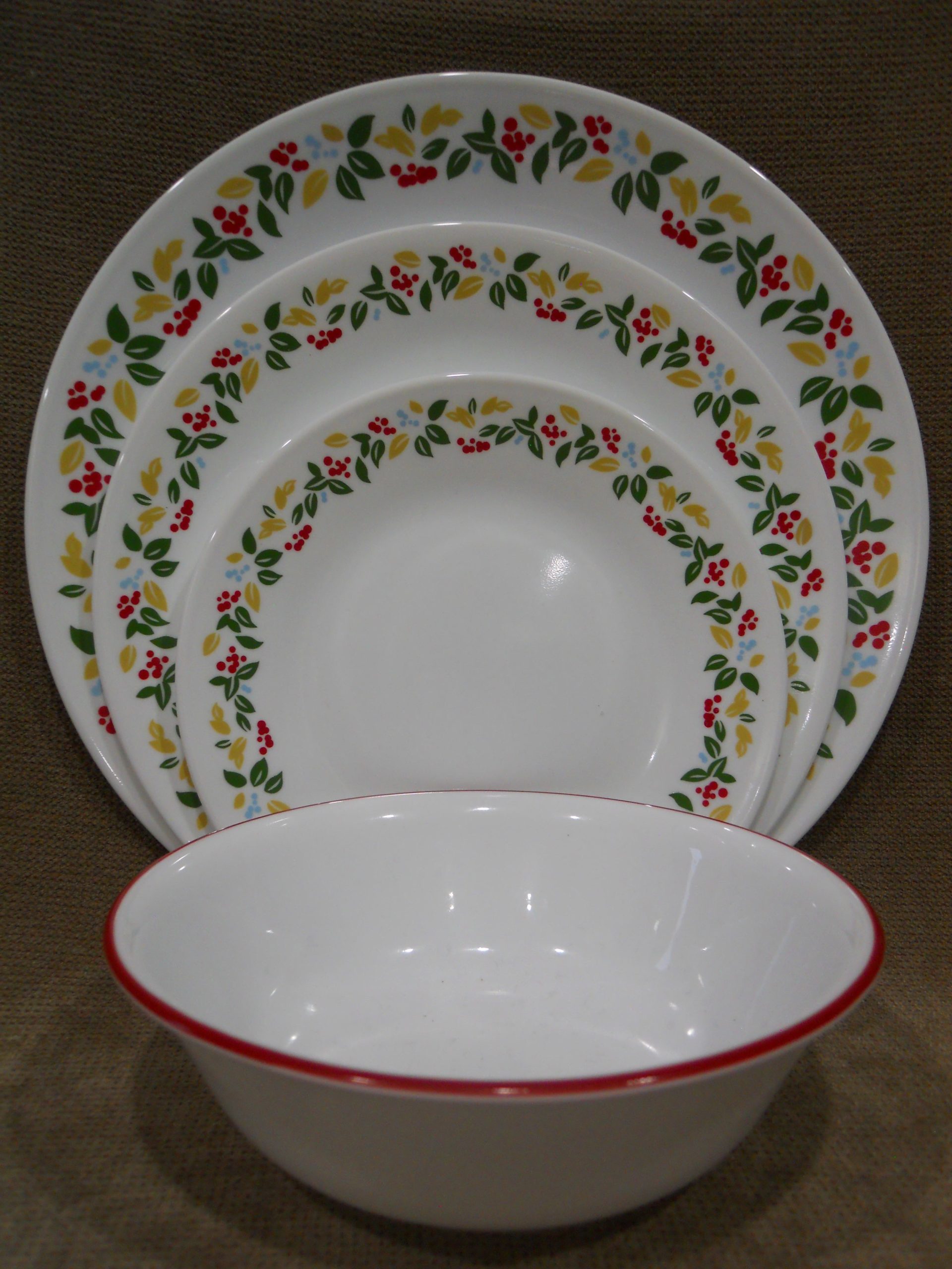 1 Corelle HOLIDAY BERRIES 6 3/4 Bread Dessert PLATE Seasonal Christmas Wreath - Image 3
