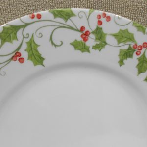 New Corelle EVERGREEN ROSE 10.75 DINNER PLATE Christmas Green Holly Red Berries
