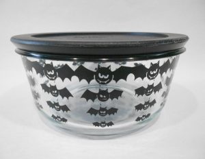 New 2014 PYREX 4 Cup BLACK BATS 1-Qt Storage BOWL Spooky Halloween