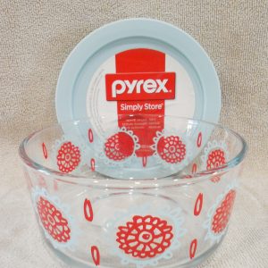 New PYREX 4 Cup CRIMSON BLOOMS Glass Storage Bowl & Cover /Sky Blue / Red Floral