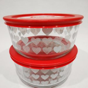 2 PYREX 4-Cup Storage Bowls WHITE HEARTS RED COVERS *Valentine Sweetheart Love